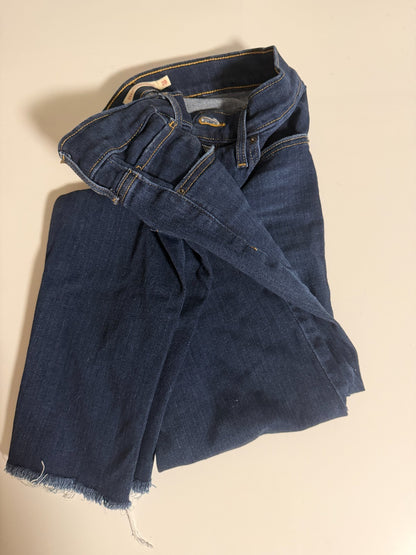 Levi's Womens 724 High Rise Straight size 28 Ankle Length Cut Off FREE SHIPPING
