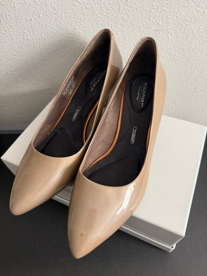 SIze 10 Tan Patent 2" Kitten Heel Rockport Pump you can wear  all day! Worn once inside for a photo shoot  (CH0286)