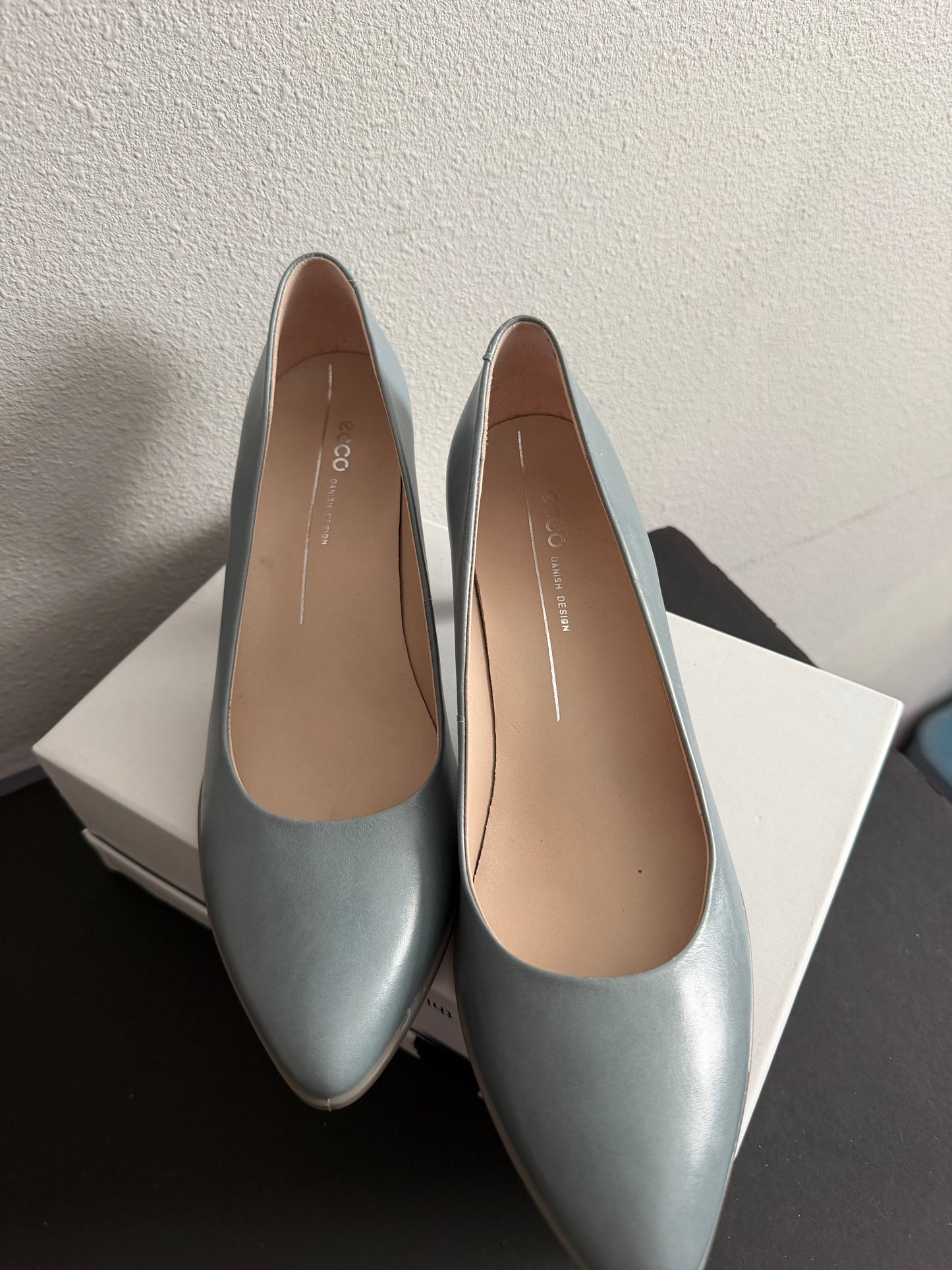 Timeless Pump you can wear ALL DAY! Ecco Pointed Closed Toe Kitten Heel Steel Blue EU41/US 10-10.5 NEVER WORN