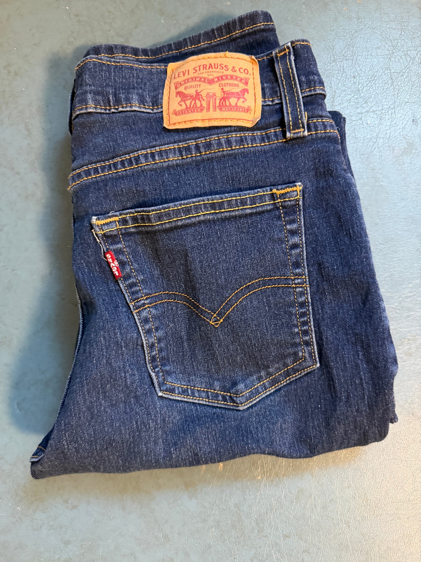 Levi's Womens 724 High Rise Straight Jeans size 28 Long